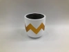 نموذج "آند آند آند آند" الهندسي المثلثات البيضاء وحوض الإسمنت Item Picture